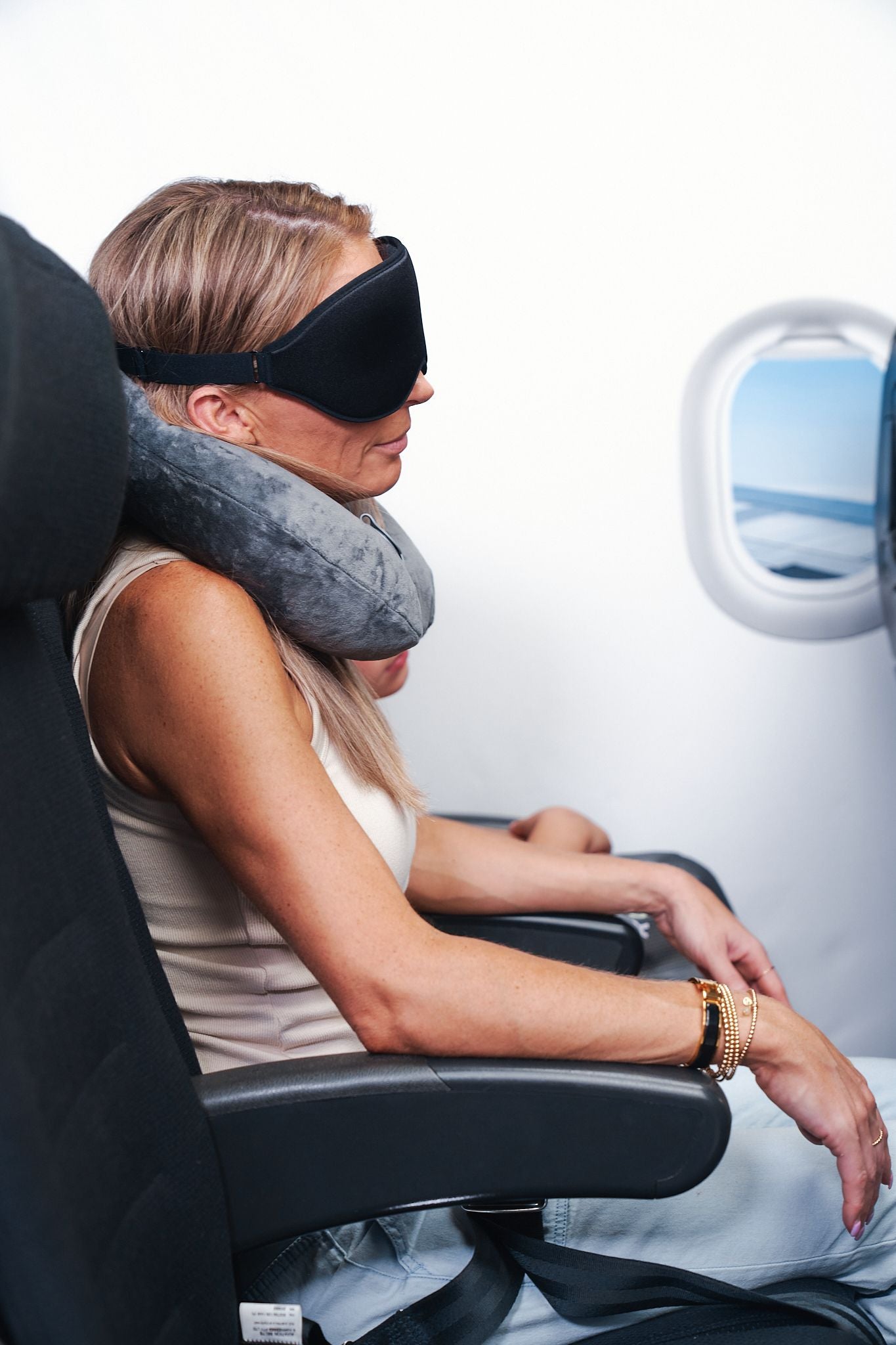 Luxe Inflatable Neck Pillow by Kooshy Kids